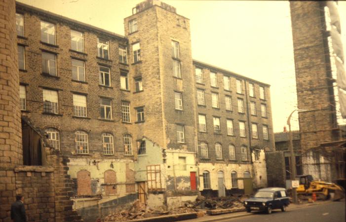 Larchfield Mill, Firth Street, Huddersfield. (early 1980s - photo from Brooke Collection)